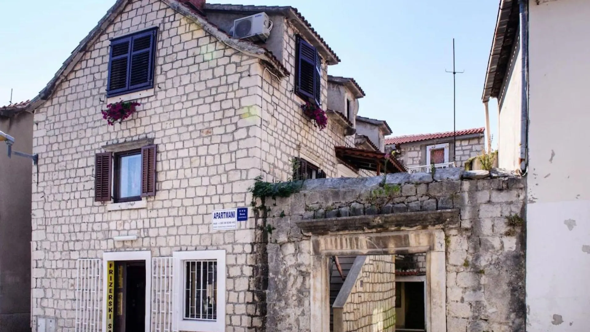 Picturesque House In Kastela Old Town Near Beach And Local Amenities