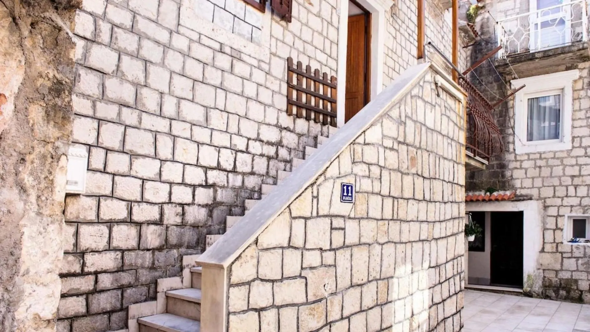 Picturesque House In Kastela Old Town Near Beach And Local Amenities 0*,  Croacia